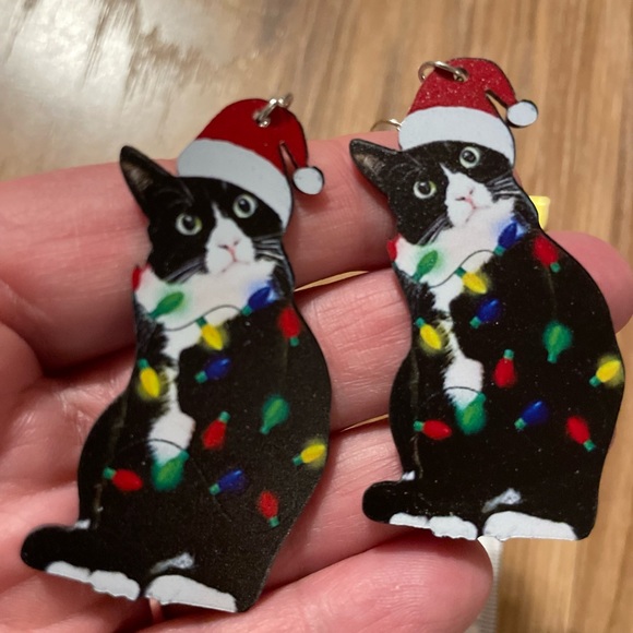 GORGEOUS TUXEDO CAT CHRISTMAS EARRINGS 😻♥️♥️♥️ - Picture 3 of 3